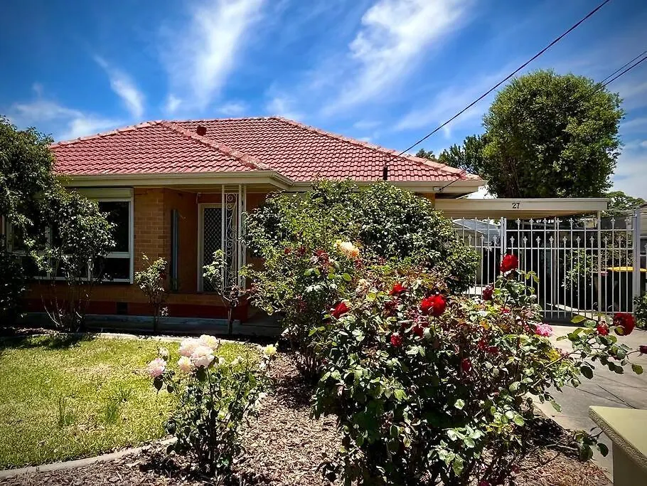 Entire House Between Marion /Flinders University Sturt